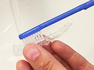 ホワイトニングジェルの注入イメージ